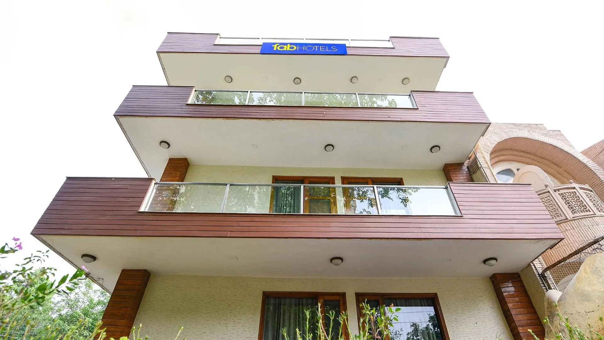 Ξενοδοχείο Fabhotel Akashneem - Mgf Metropolitan Mall Γκουργκάον