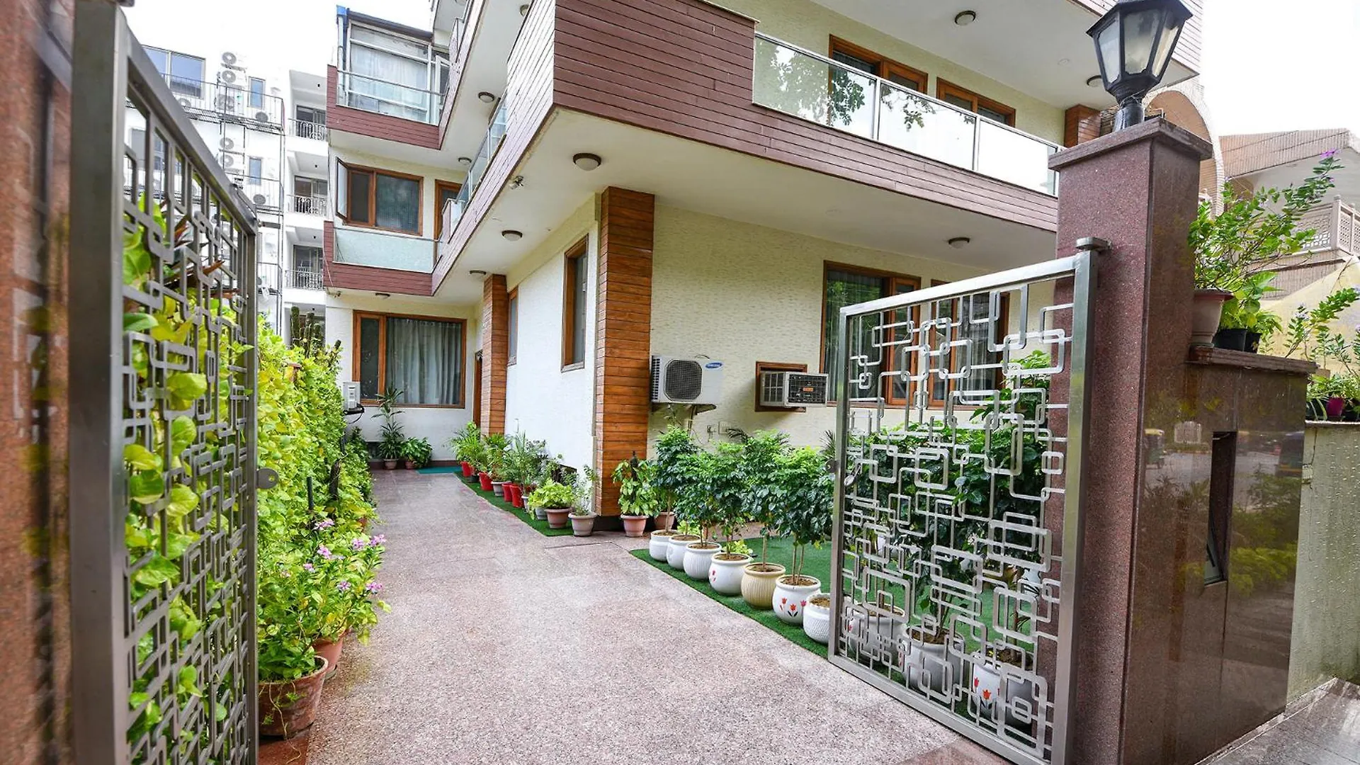 Fabhotel Akashneem - Mgf Metropolitan Mall Γκουργκάον 3*,