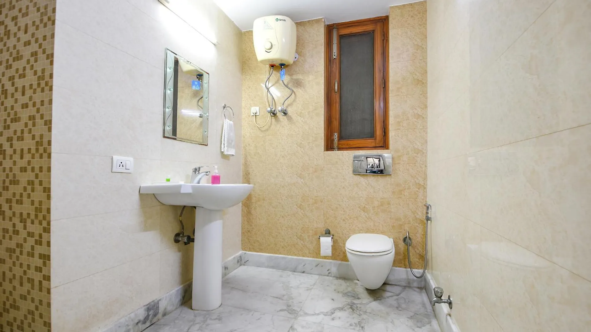 Fabhotel Akashneem - Mgf Metropolitan Mall Γκουργκάον Ξενοδοχείο